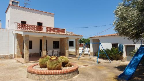 Casa Chalet En Finca Rustica Cerca De La Playa Y Ciudad