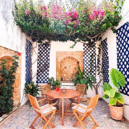 Casa Con Encanto En Casco Antiguo - El Patio Te Encantará