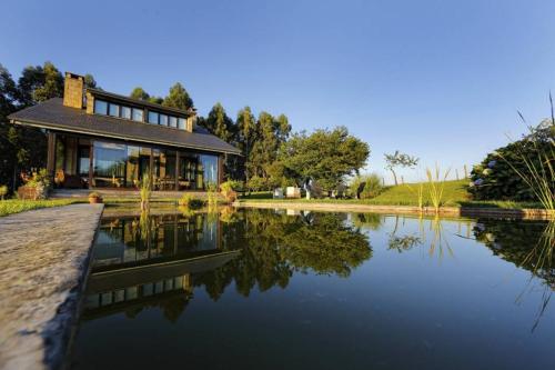 Casa con gran jardín y piscina en Cabarceno