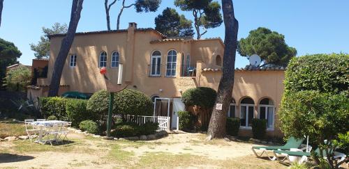 Casa Con Jardín A 30 Metros De La Playa. At.