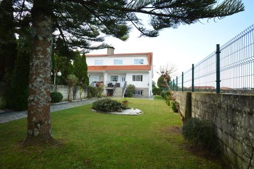 Casa con jardín en Fefiñanes