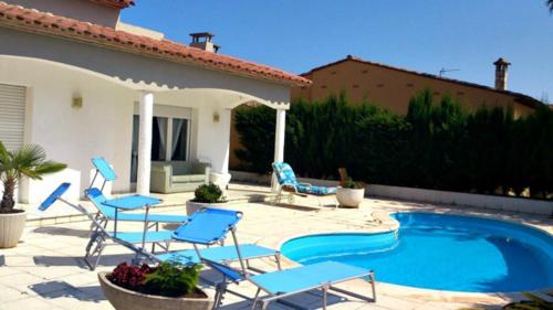 Casa con piscina privada al lado de la playa. Oral