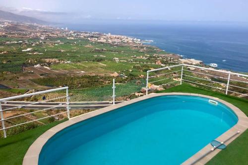 Casa con piscina privada. Mirador de Humbolt.