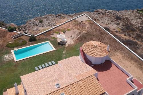Casa con piscina, vistas y acceso privado al mar. Vistes Voramar.