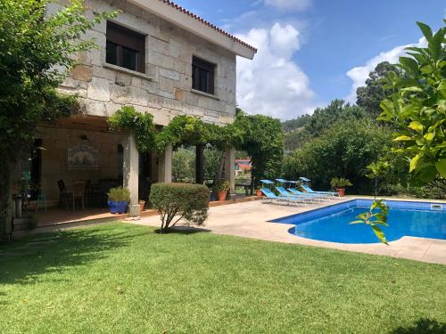 Casa con piscina y vistas al mar en Baiona