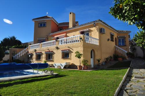 Superb Large Family Villa w Games room, Large Pool Heated as option