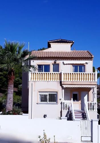 Fabulous detached large villa 5 bedrooms 3 bathrooms backing onto Villamartin Golf Course