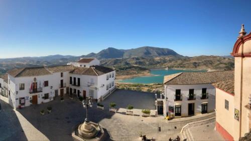 Apartamentos el Mirador en la Plaza de Zahara