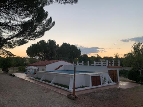 Casa en Finca, Villa con Piscina Zarzuela