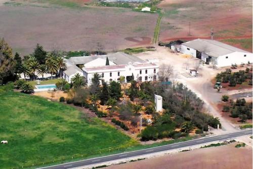 Hacienda Chambergo Casa En La Campiña Sevillana