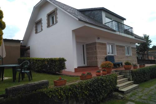 Casa en O Grove con jardín y vistas a la ría.