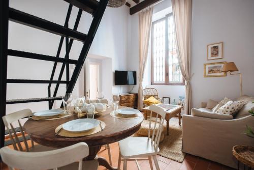 Casa Galera Historic Downtown Apartment in Seville