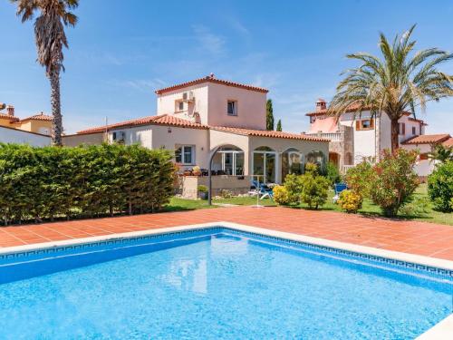 Fantastic villa in Torroella de Fluvia Catalonia, with swimming pool