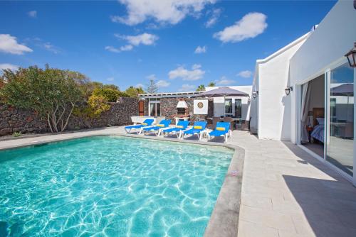 Casa Penyas Blancas Dos - 4 bedroom villa - WiFi and Air Conditioning - Perfect for families