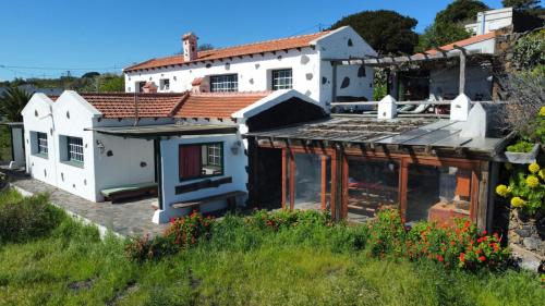Casa rural con vistas al mar y terraza con barbacoa en Isora