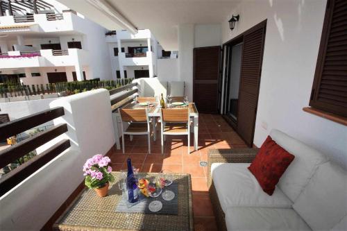 Casa Serena elegante apartamento con balcón y piscina comunitaria