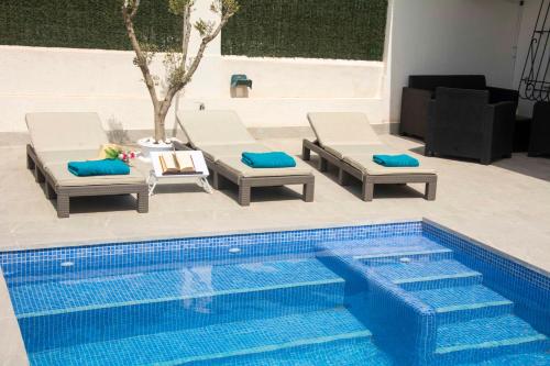 Casa Soleada. Intimidad, Piscina Y Mucho Sol.