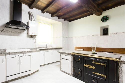 Casa Tipica De La Zona con barbacoa y parking