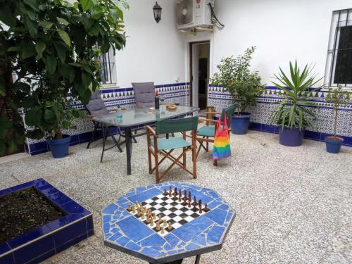 Casa Valientes B - Free Private Parking, Patio, Wifi & Ac