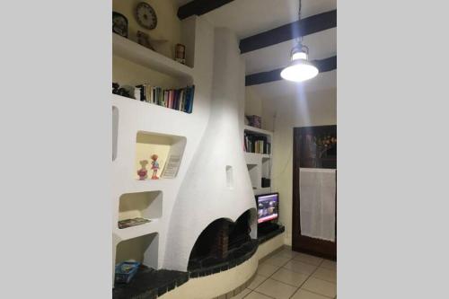 Casita blanca con wifi y piscina cominutaria