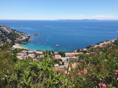 Casita en Roses con vistas impresionantes del mar y la montaña