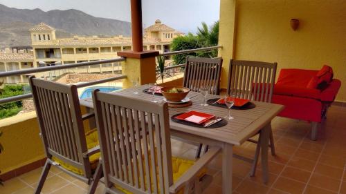 La Envia Apart 2 rooms with amazing terrace, outdoor swimming pool, Wifi, garage, Casas Nuestras Andalucia