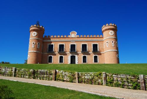 Castillo de Monte la Reina Posada Rural & Bodega