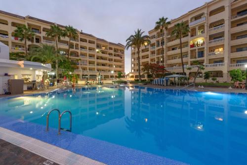 Castle Harbour 14 - Two Bed privately owned accommodation in Los Cristianos