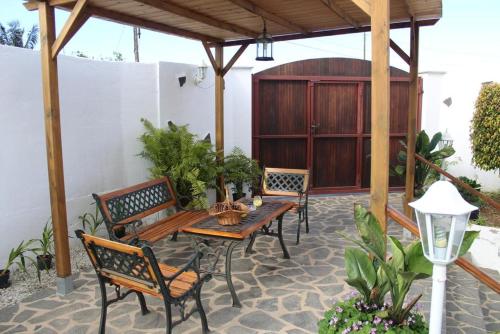 2 bedrooms chalet with sea view enclosed garden and wifi at Icod de los Vinos 2 km away from the beach