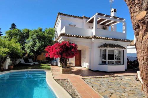 Chalet con piscina a 300 m del mar