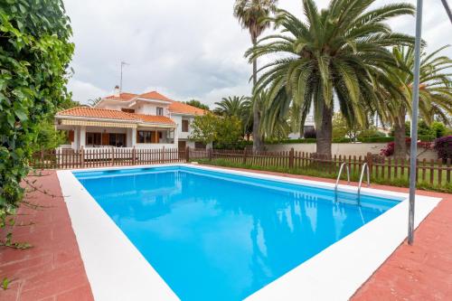 Chalet con piscina en playa Almarda