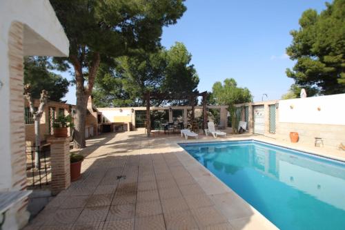 Chalet con piscina privada a 2 min Centro Comercial La Noria