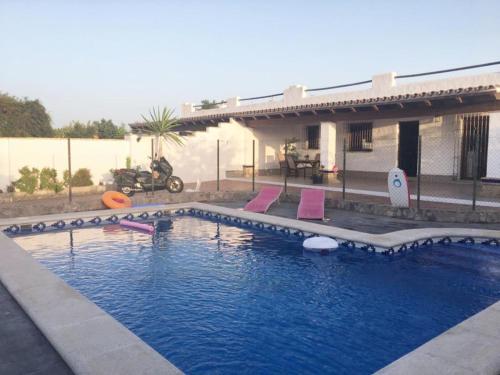 Chalets con piscina privada solo para familias y parejas