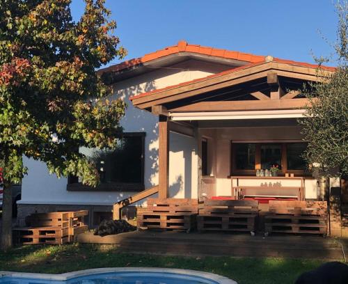 Casa con piscina y jardín en Oleiros