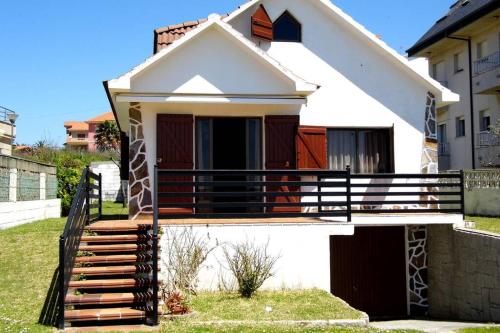 Chalet en frente de la Playa de Canelas