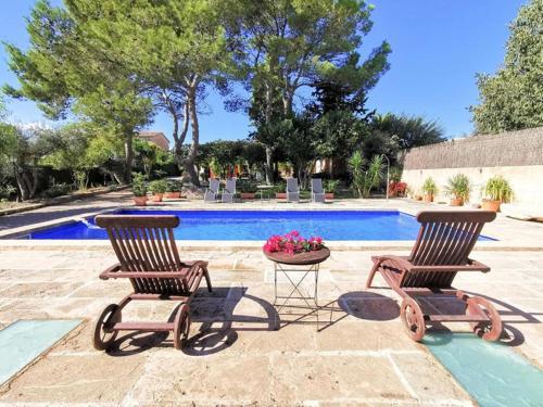 Charming house for 12 people with private swimming pool 4000 hectares of land