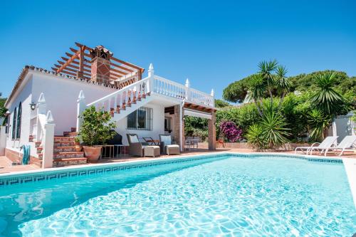 Charming villa in Costabella at the beach