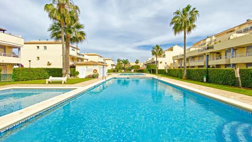 Comfortable 2-bedroom apartment near the beach