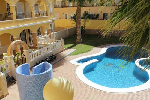 Comfortable Two Bedroom Apartment with Communal Pool, Aircon and Free WiFi