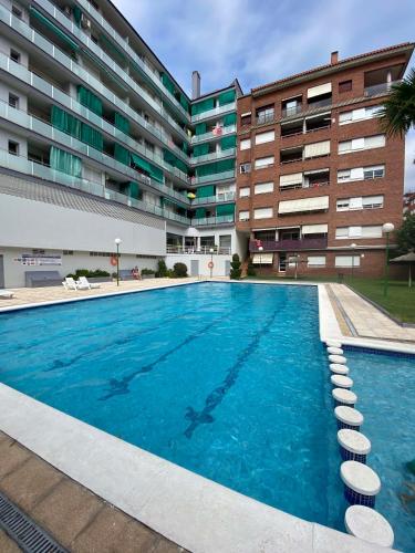 Cosy 1-bed Apartment with Pool