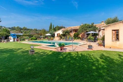 Country house with amazing pool in a beautiful rural setting