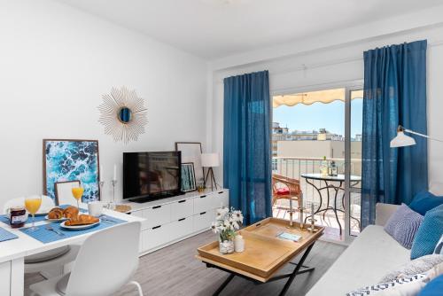 Cozy apartment next to the beach and Nerja center