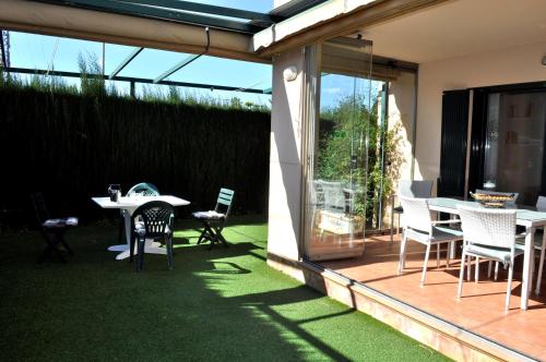 Darsena Planta Baja Con Jardín, Frente Al Puerto Náutico