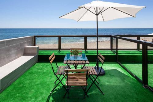 Deluxe Beachfront Malibu3 with terrace