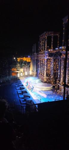 Domus Deorum- a 200 m del Teatro Romano