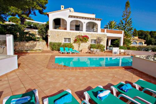 Dos Chicas - sea view villa with private pool in Moraira