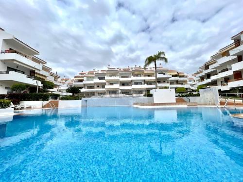 Duplex con vista a piscina o exteriores en Los Cristianos