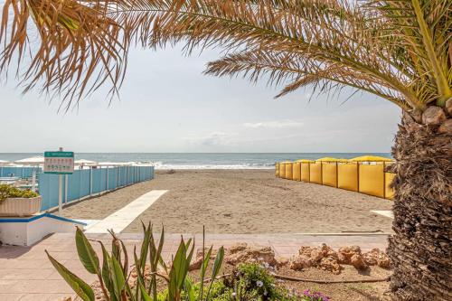 797 Holiday Rentals- Duplex for 7 Carihuela 1 min beach mas parking