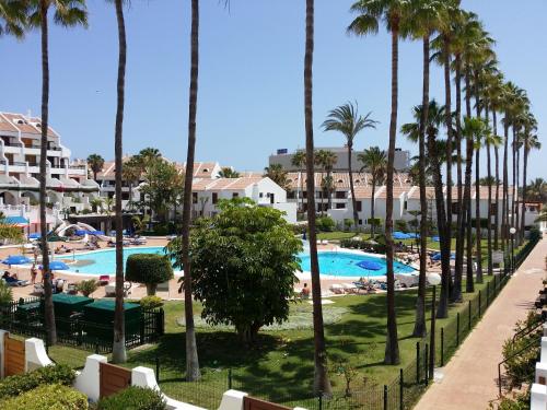 Duplex Parque Santiago 2 close to pool, sea + beach, central, Wifi, heated pool