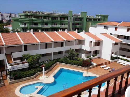Duplex penthouse apartment Puerto Colón only 5 min. to the beach, 2 terraces, pool, Wifi, dishwasher